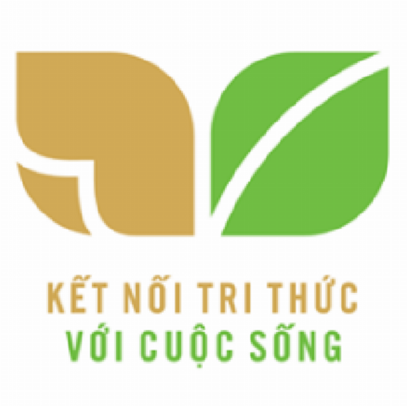 Học sinh tập trung học bài Văn 12 Kết Nối Tri Thức với sách vở, máy tính